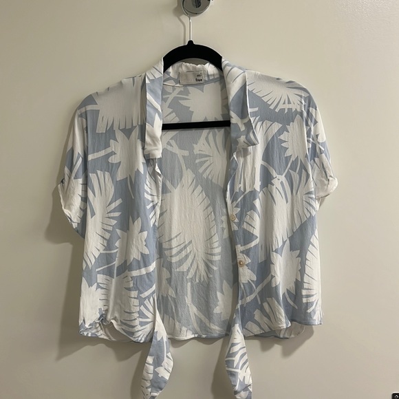 Aritzia Wilfred Free Zola Button Tie Front - Picture 2 of 7